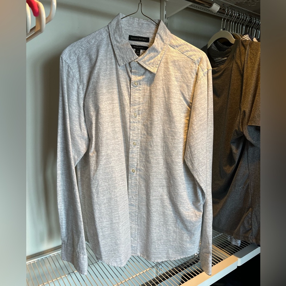 Banana Republic Untucked Slim Fit Shirt